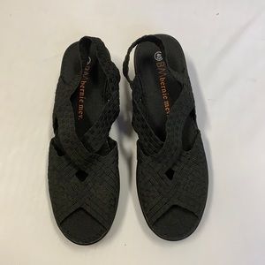 NWOB BERNIE MEV. peep-toe woven sandals